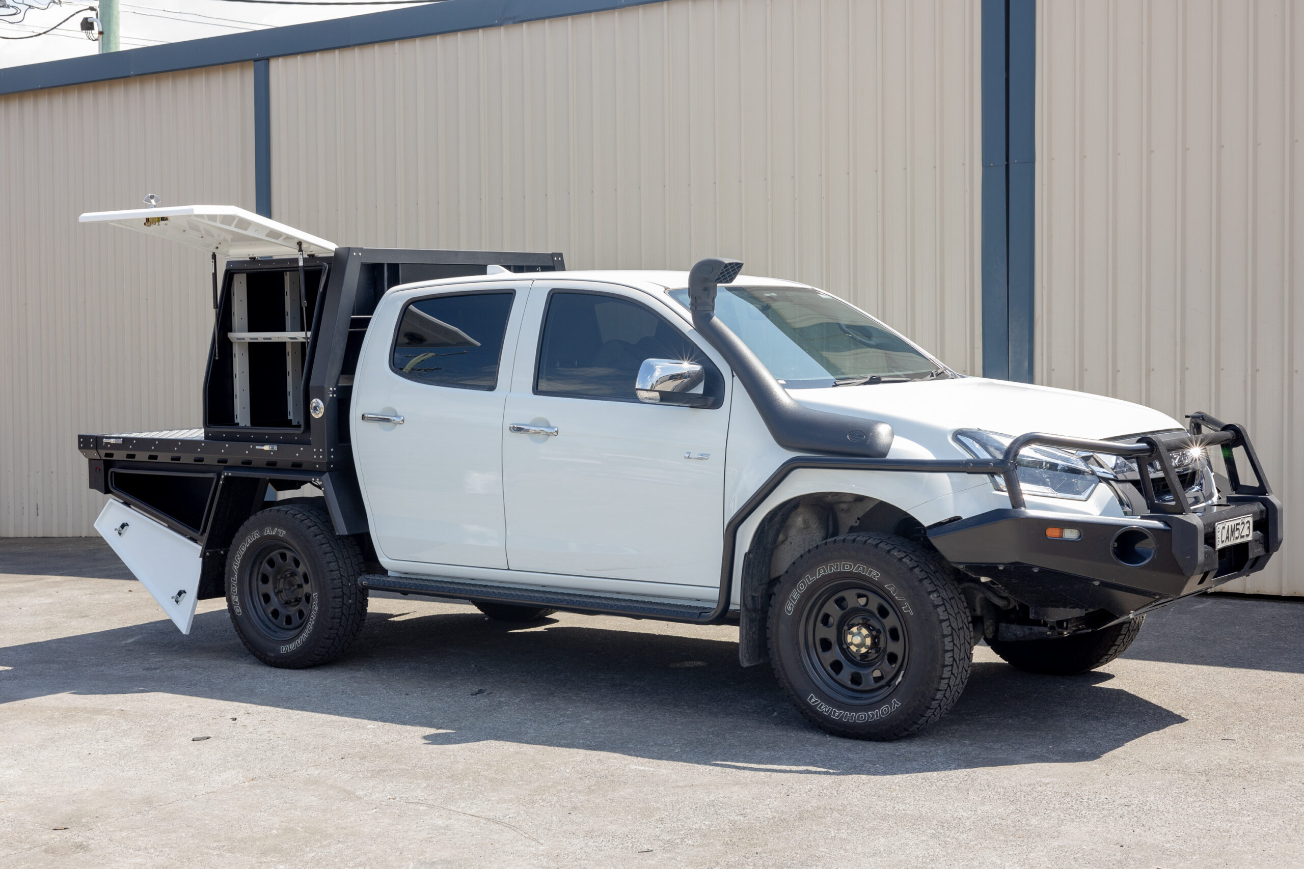 The Benefits of a UTE Canopy with Windows